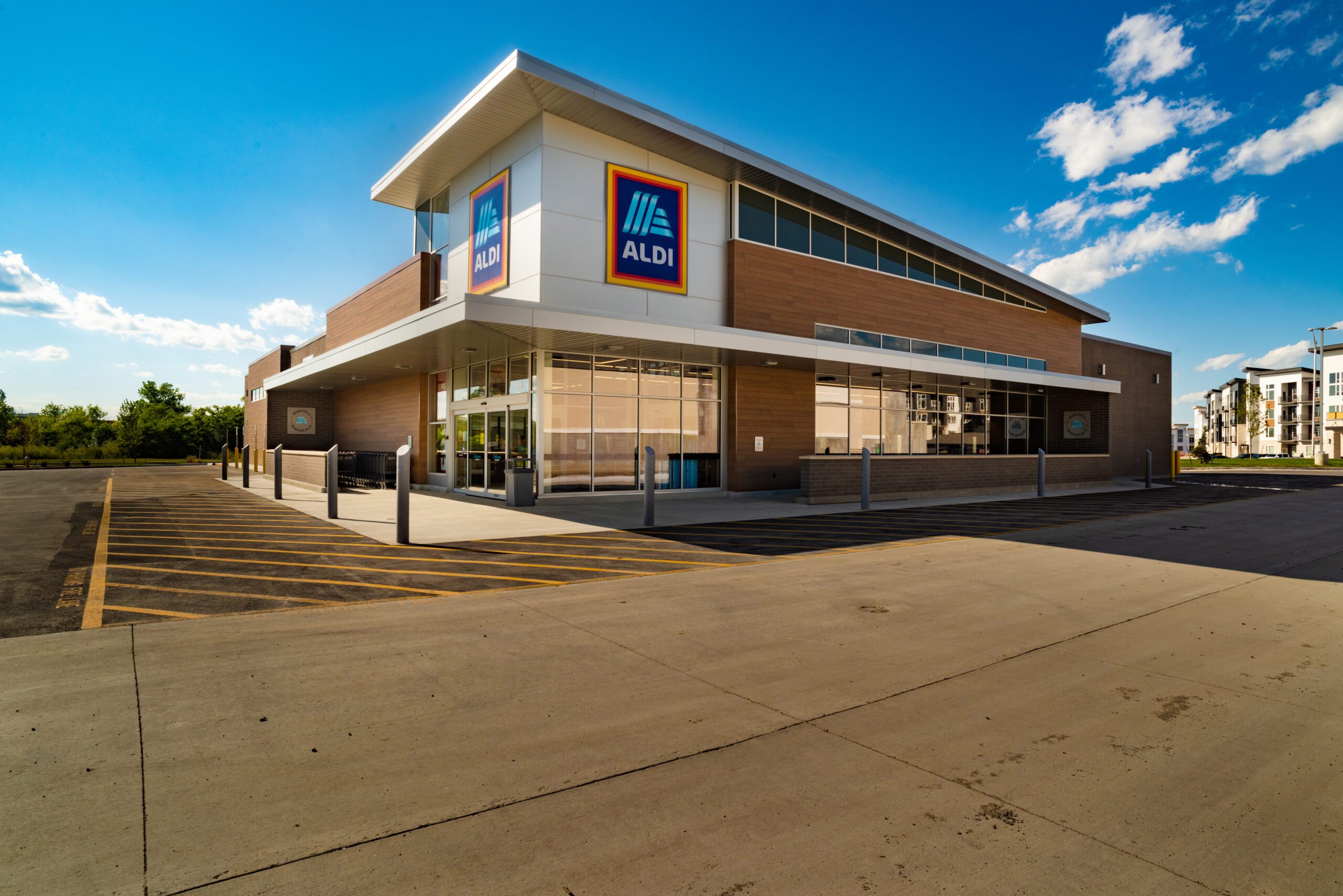 Exterior of ALDI grocery store in Lee's Summit.