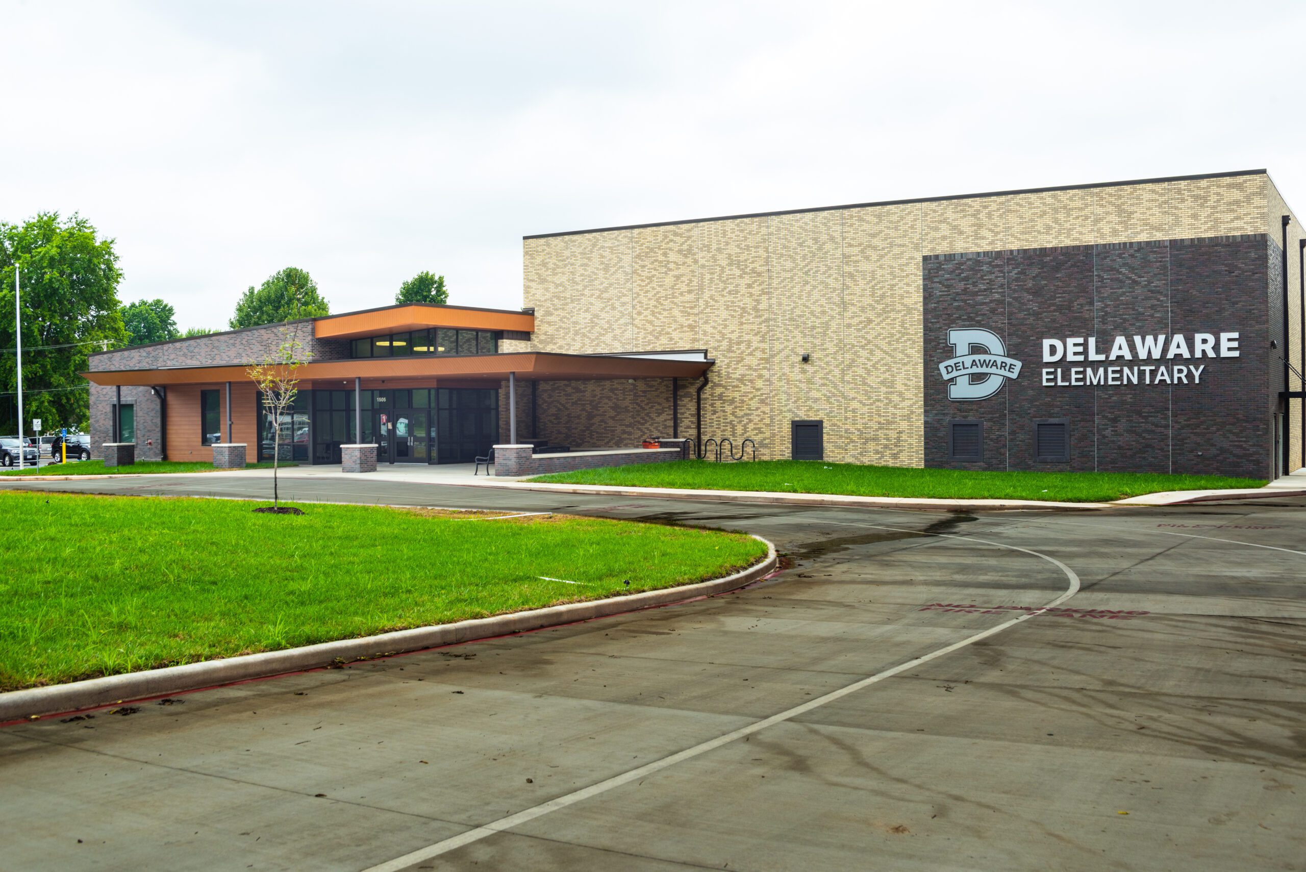 Exterior of Delaware Elementary School.